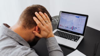 株式投資は山あり谷ありの人生そのもの~暴落時もNISA積立をやめてはいけない訳~